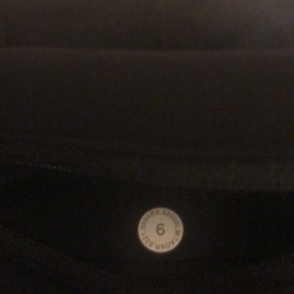 Lululemon Speed Up Low-Rise Lined Short 2.5” in Black Size 6 - Picture 9 of 10